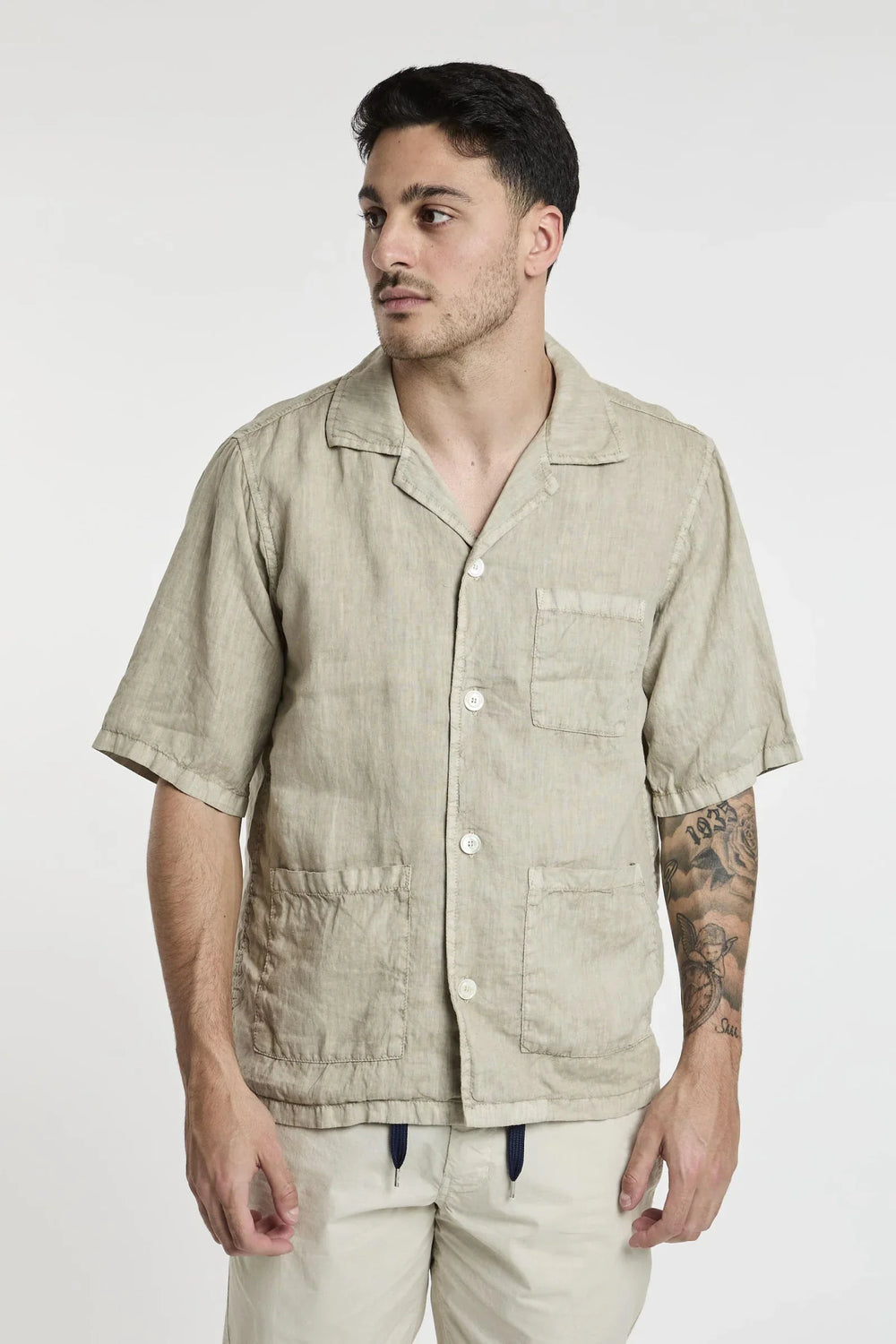 Camicie Alberto Aspesi: l’essenziale sartoriale per il guardaroba maschile contemporaneo