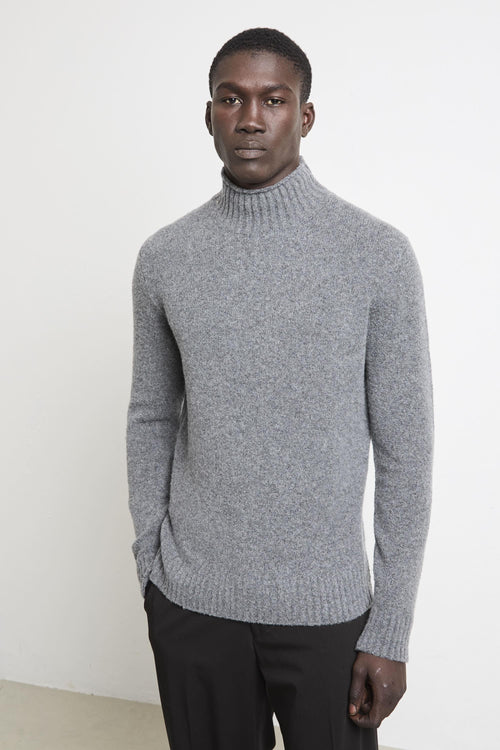 2232 Maglione grigio collo a vulcano