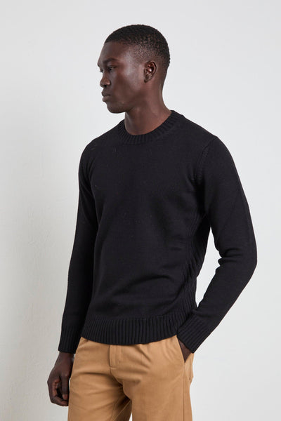 2221 Maglia nera con righe