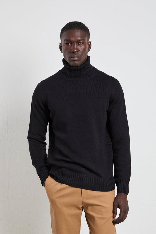 2225 Dolcevita nera con righe