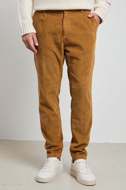 2159 Pantalone caramello velluto