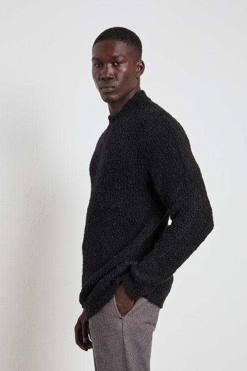 2666 Maglia nera girocollo