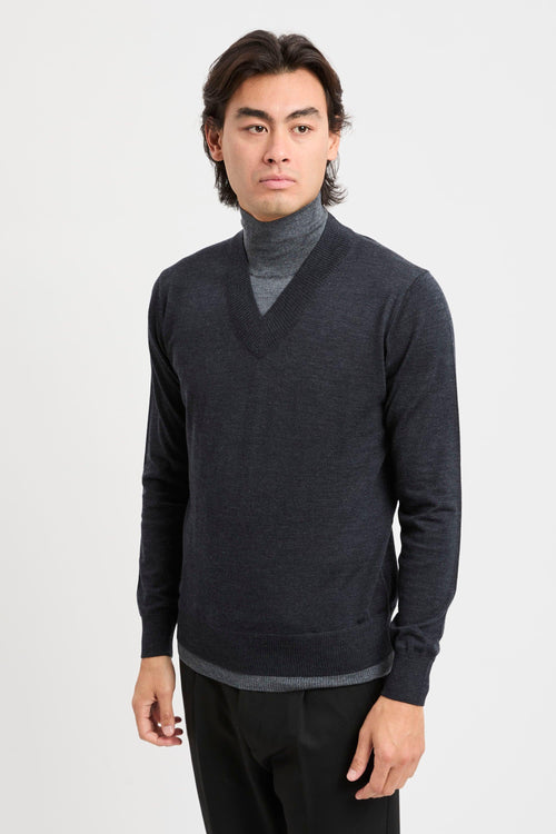 Maglia dolcevita con scollo a V