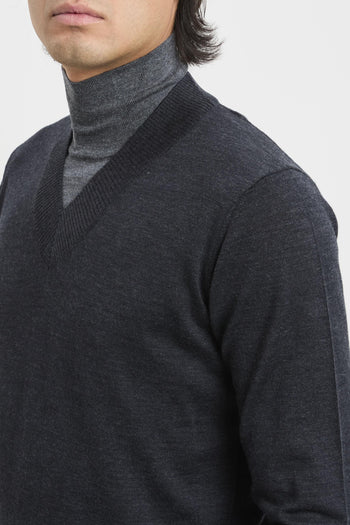 Maglia dolcevita con scollo a V - 6