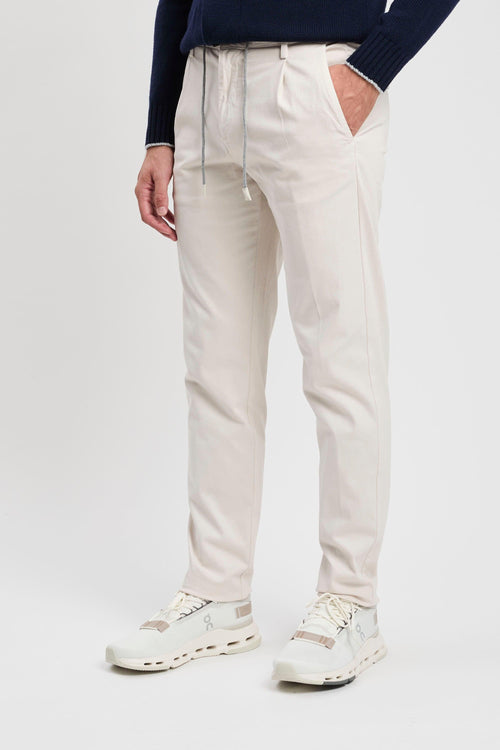 Pantalone con pince in cotone stretch