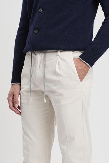 Pantalone con pince in cotone stretch - 3