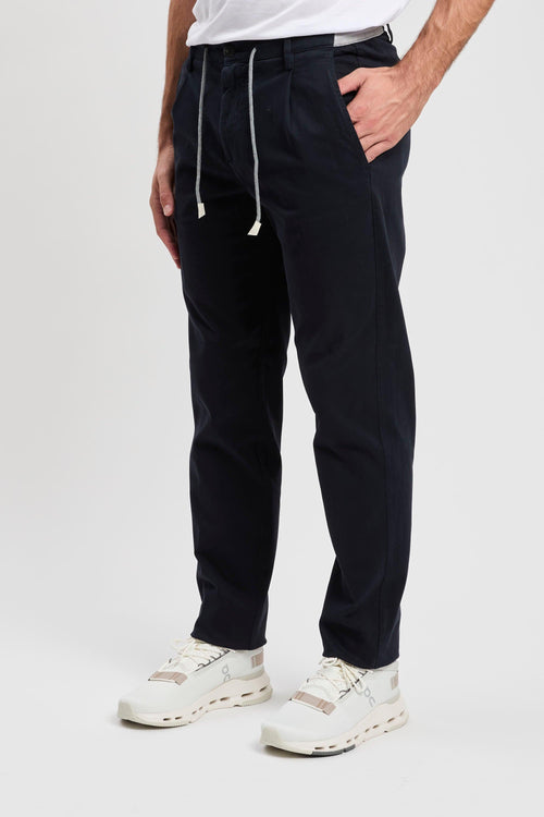 Pantalone con pince in cotone stretch