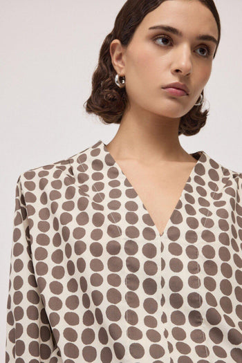 Blusa con scollo a V - 2
