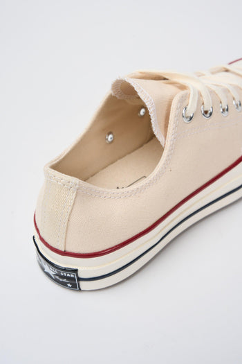 Sneaker Pergamena Unisex in canvas resistente, slip-on beige, con design classico e dettagli eleganti. Perfetta per un look casual raffinato, parte della collezione principale di Progetto Seta.