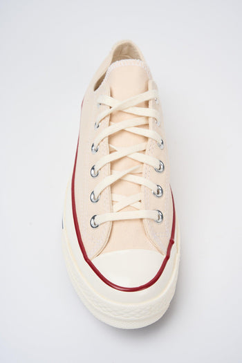 Sneaker Pergamena Unisex CONVERSE in canvas resistente, design casual e raffinato, ideale per ogni occasione. Parte della collezione Progetto Seta, combina comfort e stile senza tempo.