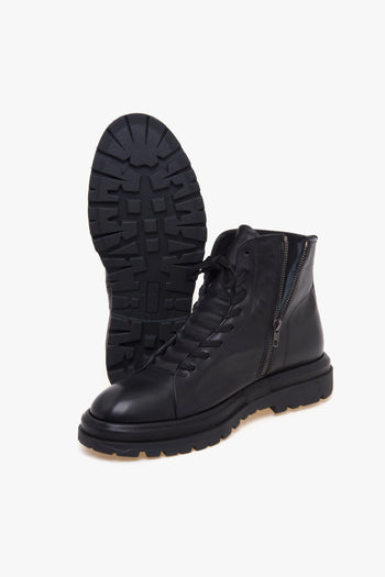 Anfibio in pelle con allacciatura semicoperta e suola in gomma - 4