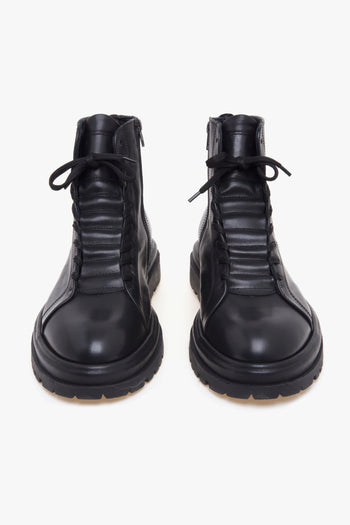 Anfibio in pelle con allacciatura semicoperta e suola in gomma - 5