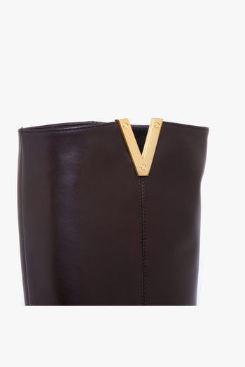 Stivale in pelle con zeppa interna e "V" in metallo dorato - 4