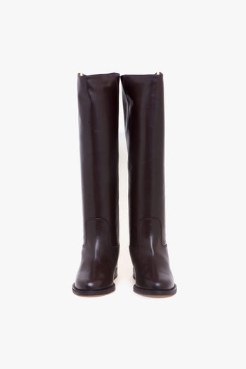 Stivale in pelle con zeppa interna e "V" in metallo dorato - 5