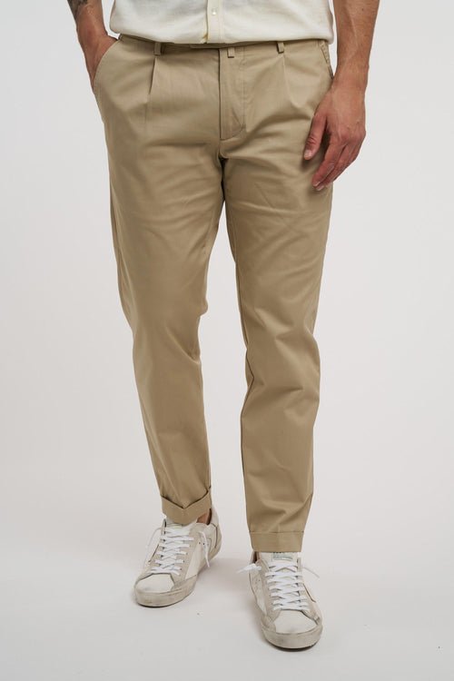 Pantalone in cotone con pince