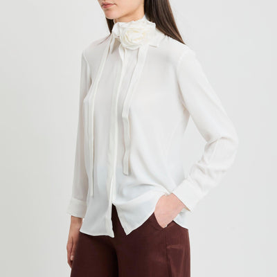 Camicia misto seta con fusciacca a fiore sul collo (MLLCALCA)