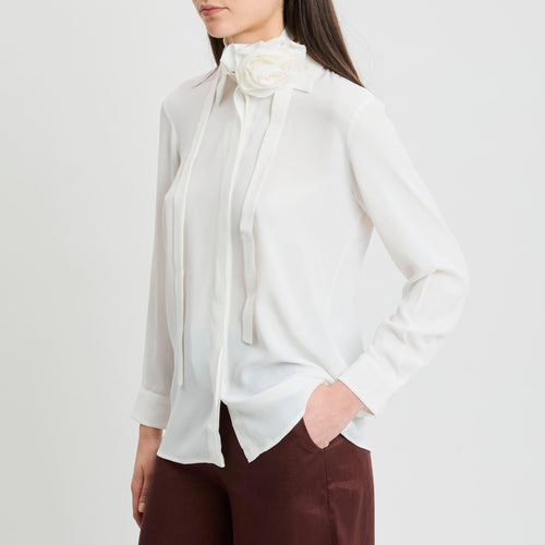 Camicia misto seta con fusciacca a fiore sul collo (MLLCALCA)