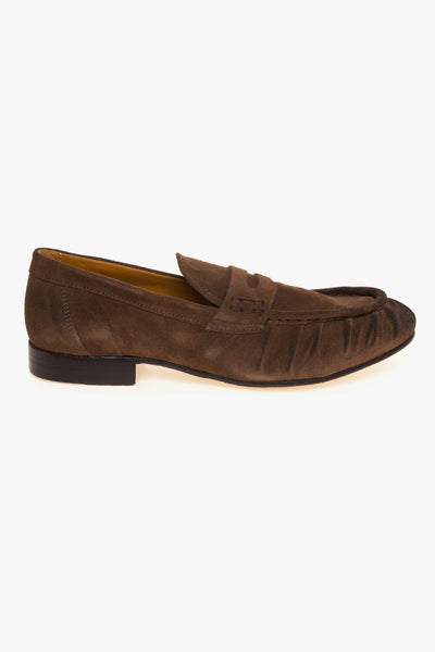 Mocassino penny in camoscio con arricciature e suola in cuoio