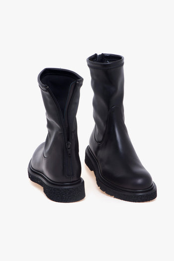 Tronchetto in pelle con gambale stretch, suola in gomma e zip - 4