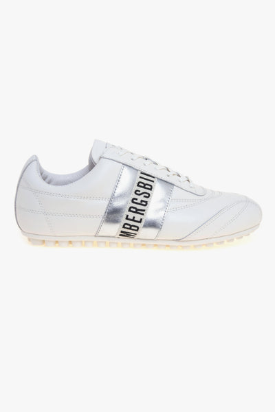 Sneaker soccer in pelle microforata con banda laterale in pelle argentata