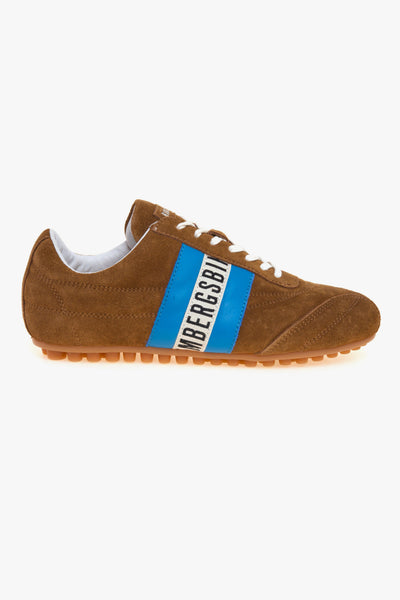 Sneaker soccer in camoscio con banda laterale in pelle azzurra