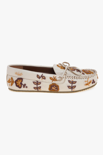 Mocassino Arianna in pelle con applicazione di perle a tema floreale