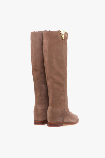 Stivale in camoscio con zeppa interna e "V" sfaccettata oro - 3