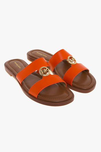Sandalo Erin Flat in pelle con doppia fascia unita da logo MK dorato - 2
