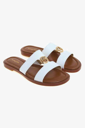 Sandalo Erin Flat in pelle con doppia fascia unita da logo MK dorato - 2