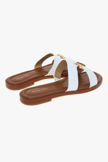Sandalo Erin Flat in pelle con doppia fascia unita da logo MK dorato - 3