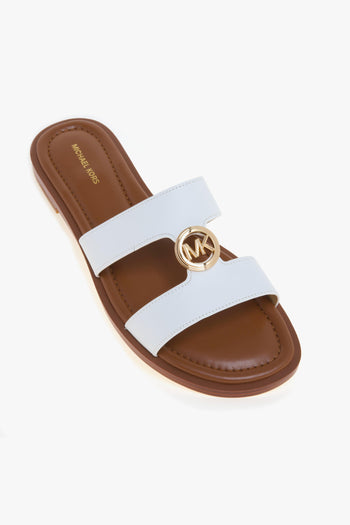 Sandalo Erin Flat in pelle con doppia fascia unita da logo MK dorato - 4