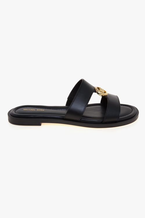 Sandalo Erin Flat in pelle con doppia fascia unita da logo MK dorato