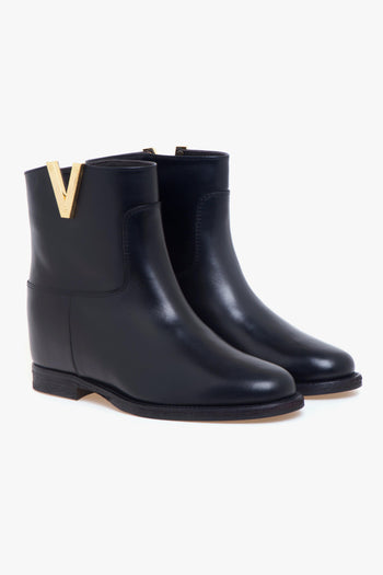 Tronchetto in pelle con zeppa interna e "V" diamante zigrinata - 2