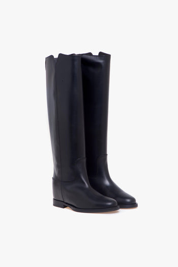 Stivale in pelle con zeppa interna e "V" media applicata dietro - 2