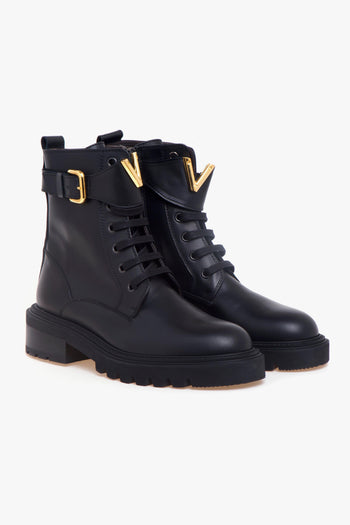 Anfibio in pelle con patta frontale con "V" - 2