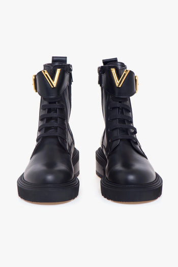 Anfibio in pelle con patta frontale con "V" - 5