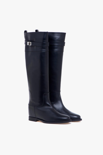 Stivale in pelle con zeppa interna, banda e accessorio lucchetto - 2