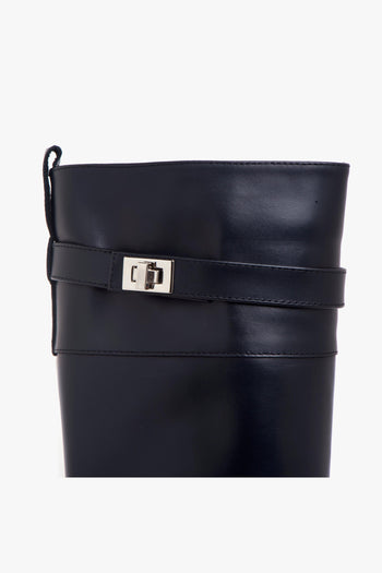 Stivale in pelle con zeppa interna, banda e accessorio lucchetto - 4