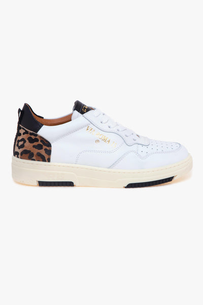 Sneaker basket in pelle con tallone maculato