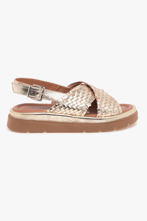 Sandalo in pelle intrecciata laminata con doppia fascia incrociata