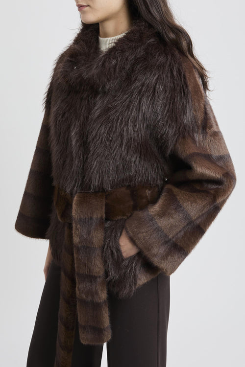 Ecopelliccia corta con cintura removibile