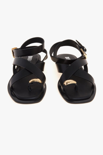 Sandalo flat in pelle con infradito e accessorio in metallo - 5
