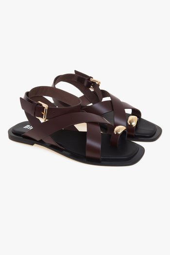 Sandalo flat in pelle con infradito e accessorio in metallo - 2