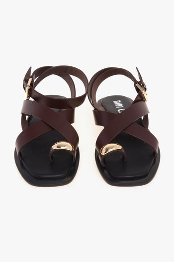 Sandalo flat in pelle con infradito e accessorio in metallo - 5