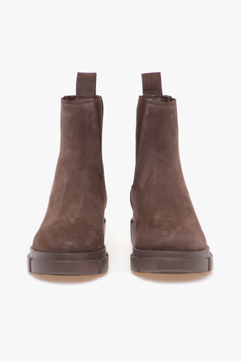 Chelsea boot in nabuck con suola in gomma - 5