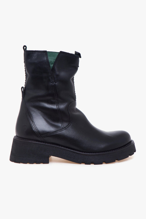 Tronchetto in pelle con spacco laterale e suola in gomma