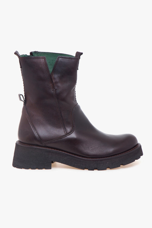 Tronchetto in pelle con spacco laterale e suola in gomma