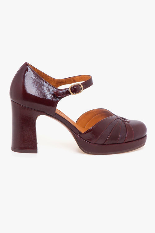 Decolletè aperto ai lati in pelle e vernice con tacco 70 mm e plateau