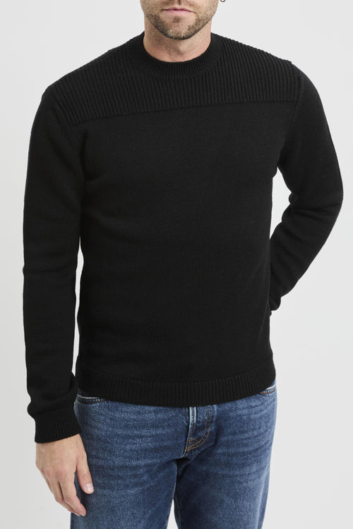 Maglia girocollo a coste in lana vergine