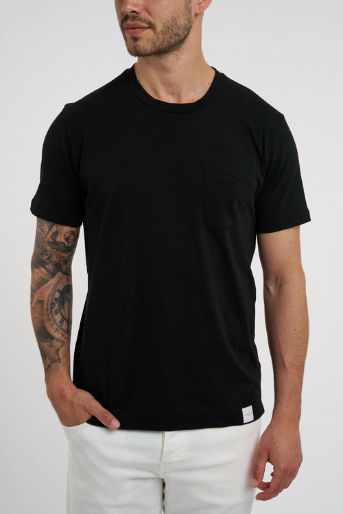 T-shirt girocollo con taschino